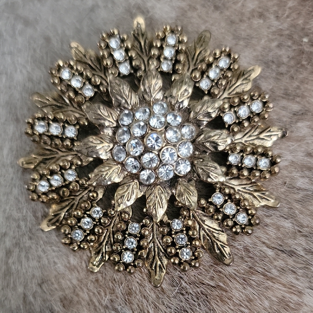 Vtg. Large Gold Tined Rosette Brooch w/ Rhinestones